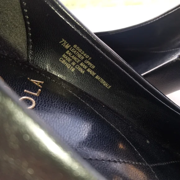 Isola Elegant Black Pumps - Picture 7 of 13